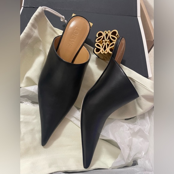 [NEW] LOEWE BLACK LEATHER ANAGRAM-HEEL MULES - Picture 5 of 6